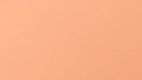 Mejora tus looks al incluir las sandalias de tacón medio que están en tendencia.