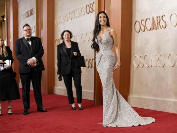 Demi Moore llevó uno de los mejores looks de los Premios Oscar 2025.