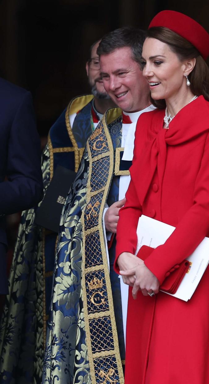 La reina Letizia usó un elegante abrigo rojo en el Día del Commonwealth.