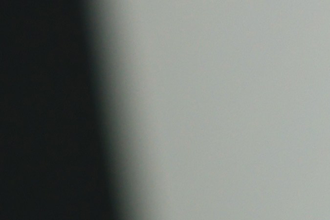 La henna es una alternativa natural que cubre las canas sin dañar el cabello, lo fortalece y aporta brillo. 