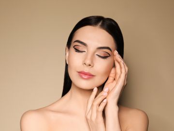 La estética rebelde se combina con detalles más delicados en el maquillaje Soft Grunge.