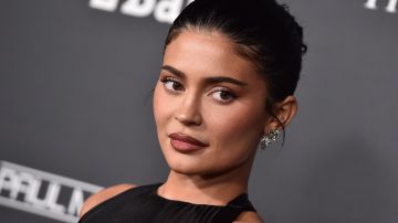 Kylie Jenner presentó un segundo perfume para su marca Kylie Cosmetics.