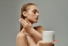 Evita tener el cabello seco al usar mascarillas hidratantes.