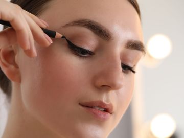 El delineado cola de pez es la nueva tendencia de maquillaje viral en Tik Tok.