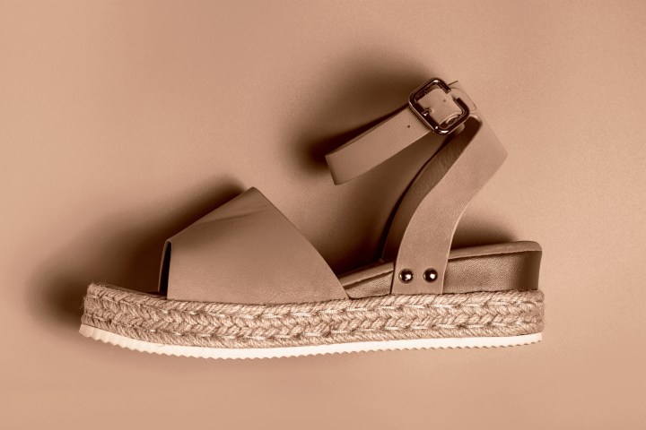 Los zapatos en tendencia para esta temporada serán aquellos de color Mocha Mousse.