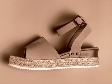 Los zapatos en tendencia para esta temporada serán aquellos de color Mocha Mousse.
