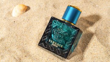 Versace tiene algunos de los mejores perfumes para hombres.