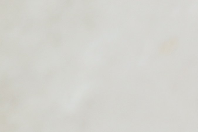 El vinagre blanco limpia la rompa manchada.