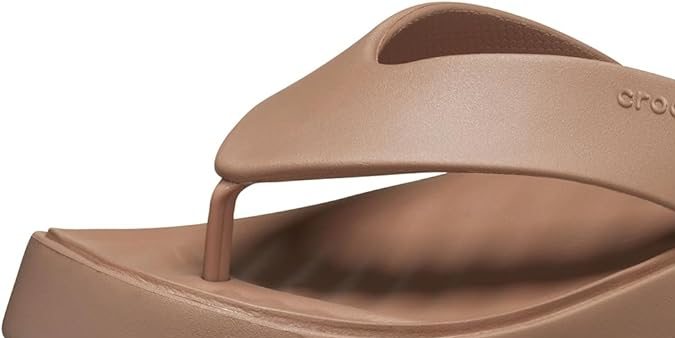 Sandalias flip flop de Crocs, disponibles en Amazon.