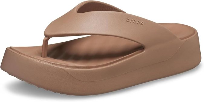 Sandalias flip flop de Crocs, disponibles en Amazon.