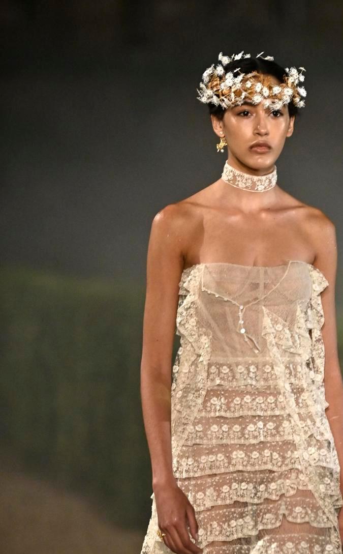 Dior presenta su colección crucero 2026 por Maria Grazia Chiuri.