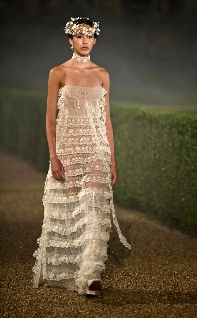 Dior presenta su colección crucero 2026 por Maria Grazia Chiuri.