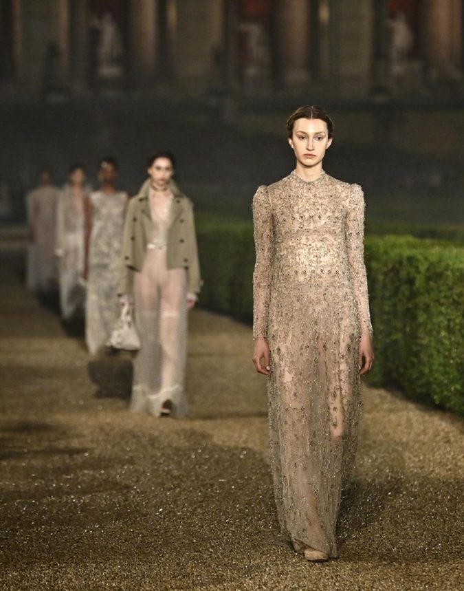 Dior presenta su colección crucero 2026 por Maria Grazia Chiuri.