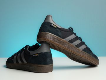 Los Adidas Handball Spezial Core Green son la tendencia del momento en streetwear.