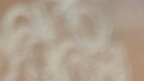 Ariana Grande compartió los productos que usa en su rutina de maquillaje