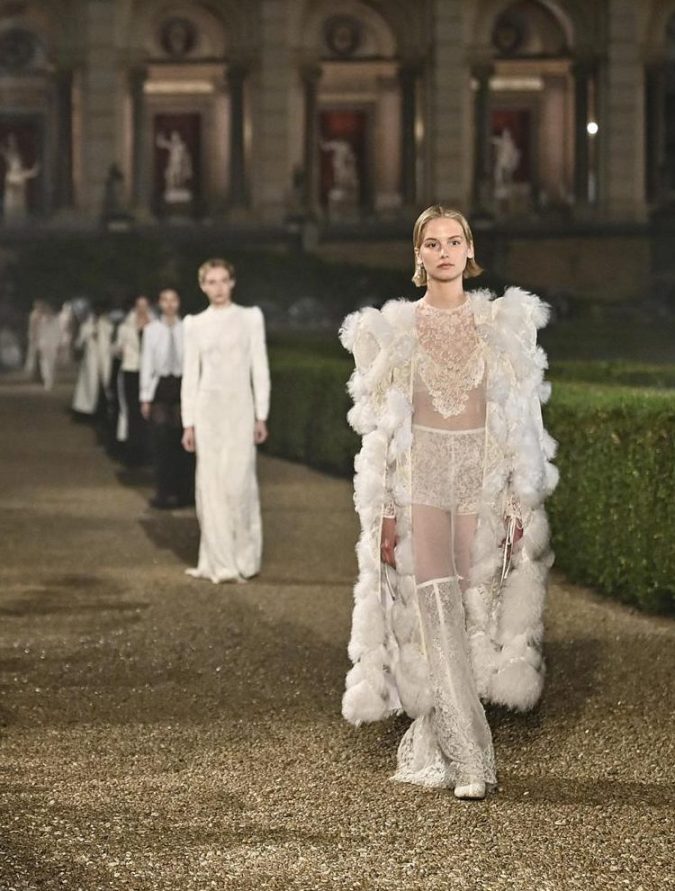 Dior presenta su colección crucero 2026 por Maria Grazia Chiuri.