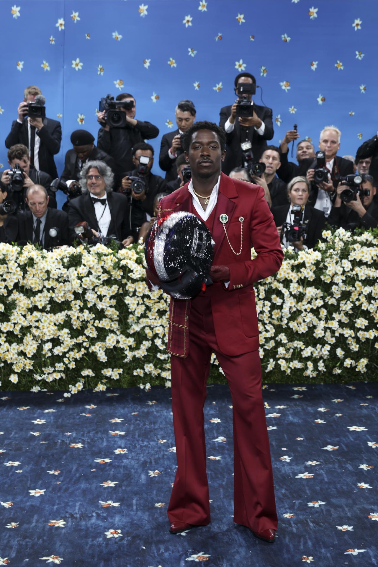 Damson Idris en la alfombra de la MET Gala 2025.