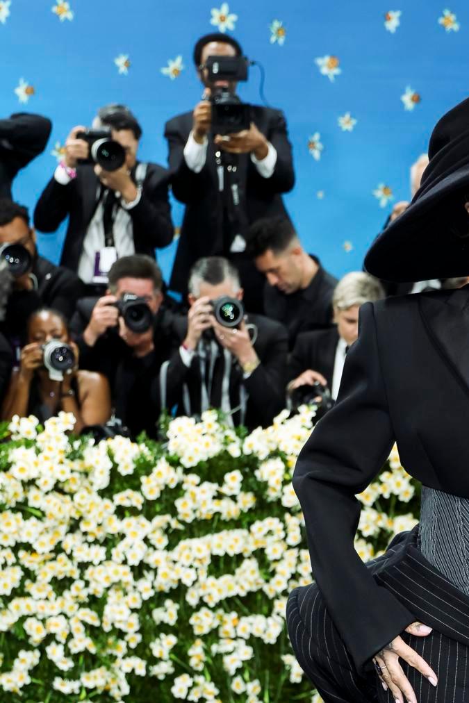 Rihanna en la alfombra de la MET Gala 2025.