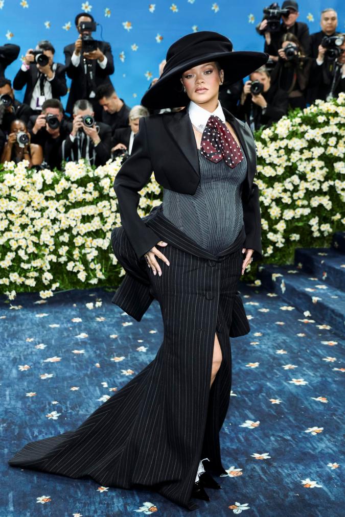 Rihanna en la alfombra de la MET Gala 2025.