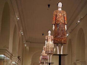 El código de vestimenta de la MET Gala se inspira en la moda masculina con una reinterpretación.