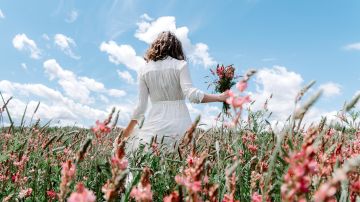 El estilo vintage resulta ideal para mejorar tus looks en primavera.