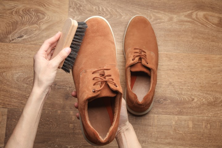 Cuida tus zapatos de gamuza para evitar que se deformen con el tiempo.