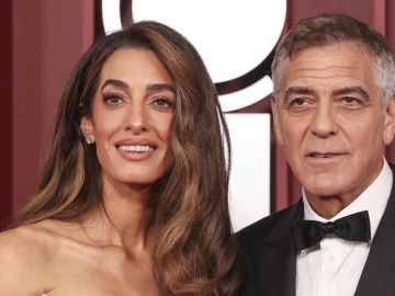 Amal Clooney llevó uno de los mejores looks a la noche de los Premios Tony.