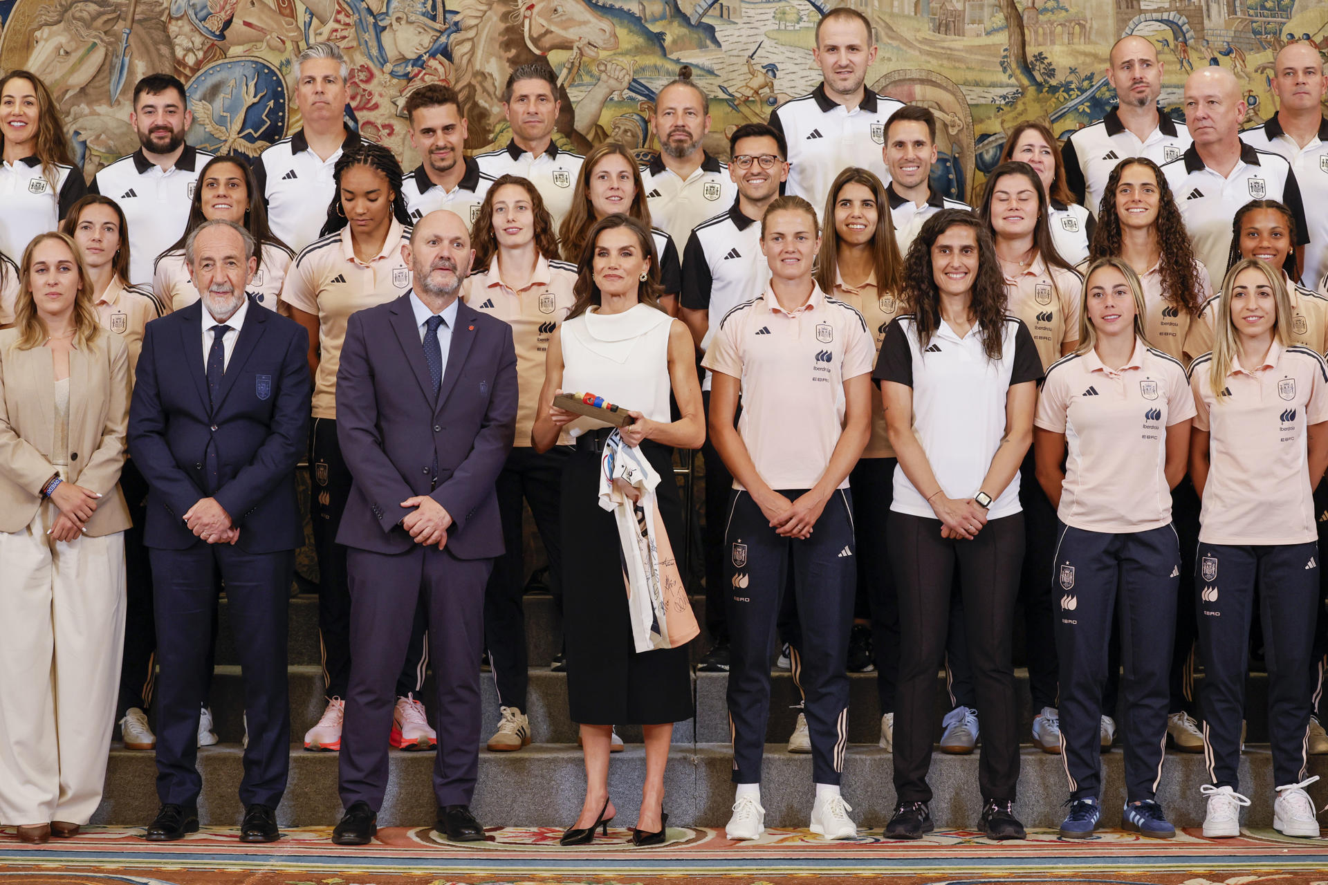 Reina Letizia en audiencia con jugadoras selección española de fútbol femenino