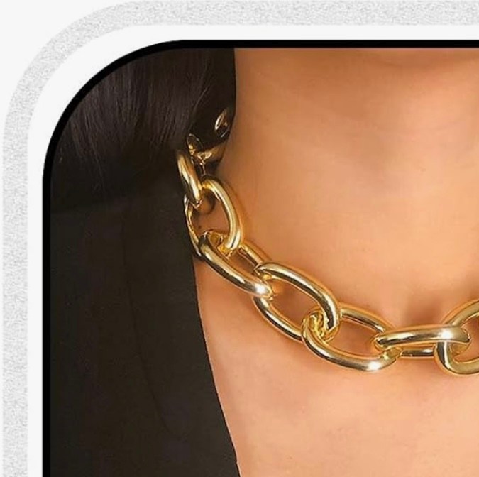 Collar con eslabones gruesos de Cloace, disponible en Amazon.