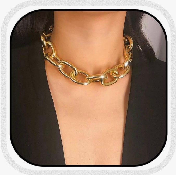 Collar con eslabones gruesos de Cloace, disponible en Amazon.