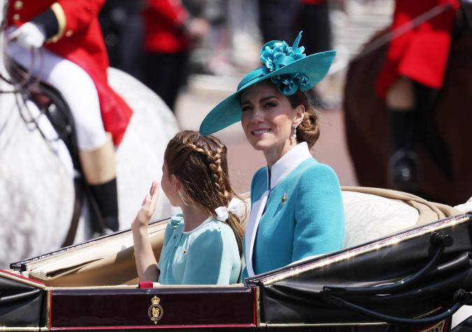 La princesa de Gales asiste al desfile de Trooping the Colour en un carruaje.