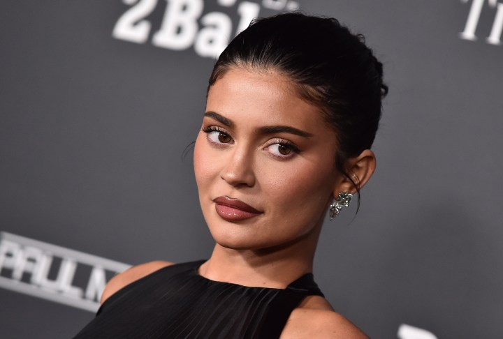 Kylie Jenner lanzó nuevos labiales de acabado glaseado.
