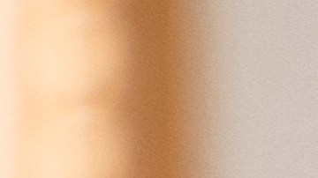 Usa una crema antiedad que sea adecuada para tu rostro.