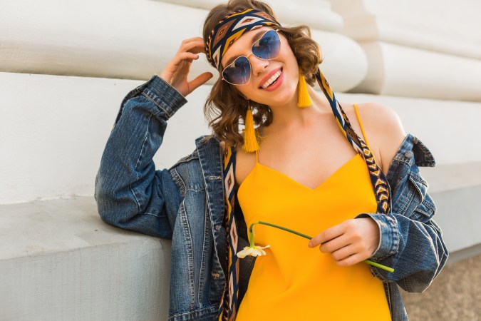 Incluye muchos accesorios en tus looks de verano.