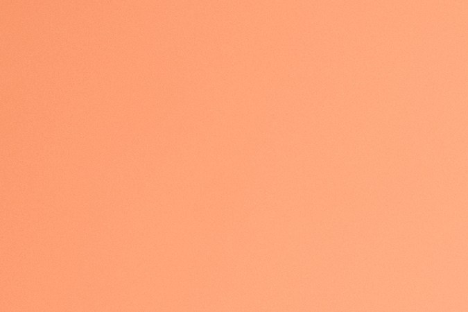 Incluye el coral en tu rutina de maquillaje con la nueva tendencia de moda.