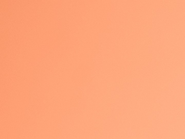 Incluye el coral en tu rutina de maquillaje con la nueva tendencia de moda.