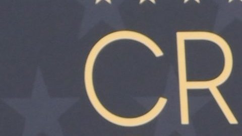 Jennifer Aniston incluyó un nuevo producto capilar en LolaVie.