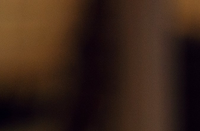 Usa retinol en las noches para despertar con un rostro radiante.