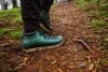 Los zapatos barefoot ayudan a mejorar la postura y caminata en las personas.