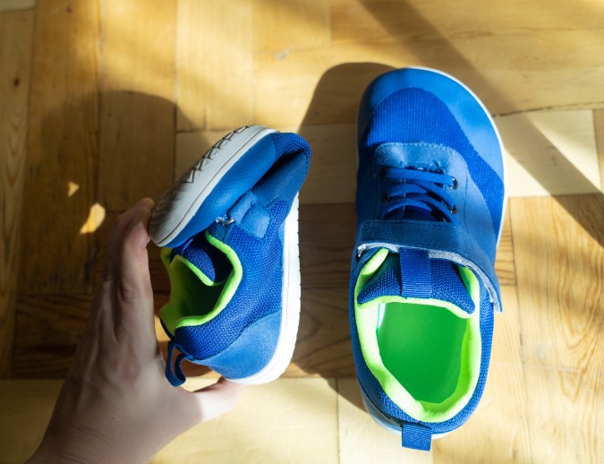 Los zapatos Barefoot se identifican por ser muy flexibles.