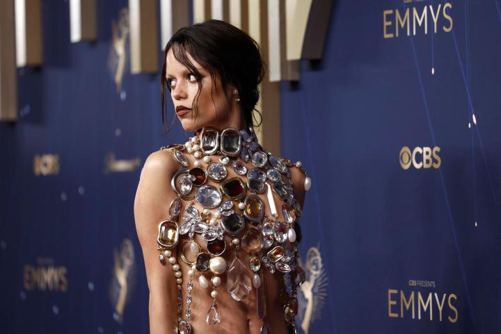 Jenna Ortega llevó uno de los mejores looks a los Premios Emmy.