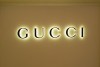 Gvasalia mantuvo la esencia de Gucci en su primera colección.