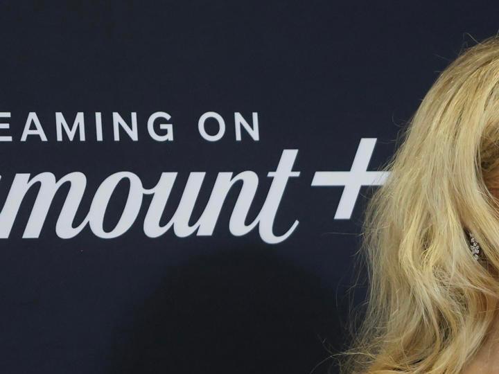 Sabrina Carpenter llevó uno de los mejores looks a la alfombra roja de los MTV VMAS.