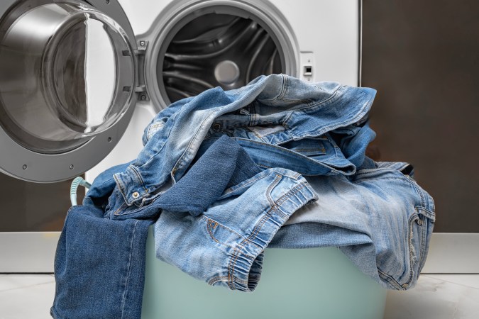Los pantalones pueden usarse hasta 10 veces antes de lavarlos.
