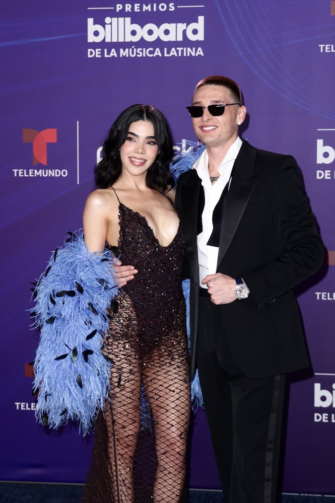 Kenia Os y Peso Pluma en los Premios Billboard de Música Latina.