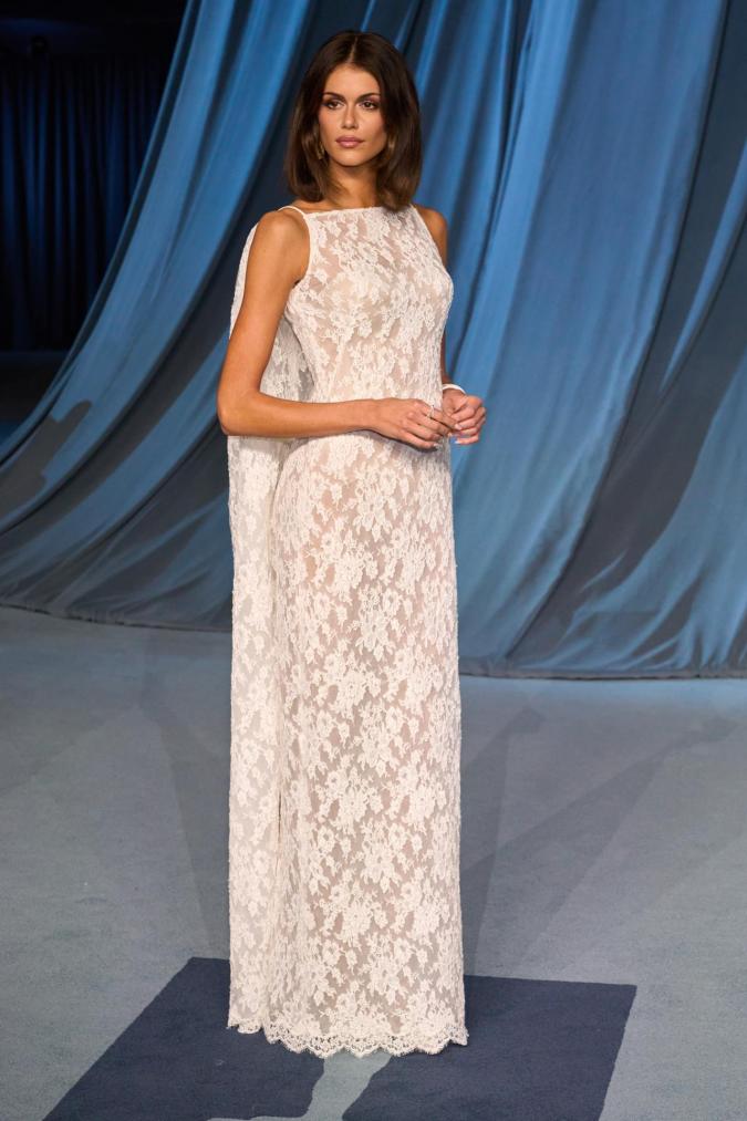 Kaia Gerber en la alfombra azul del Academy Museum Gala.