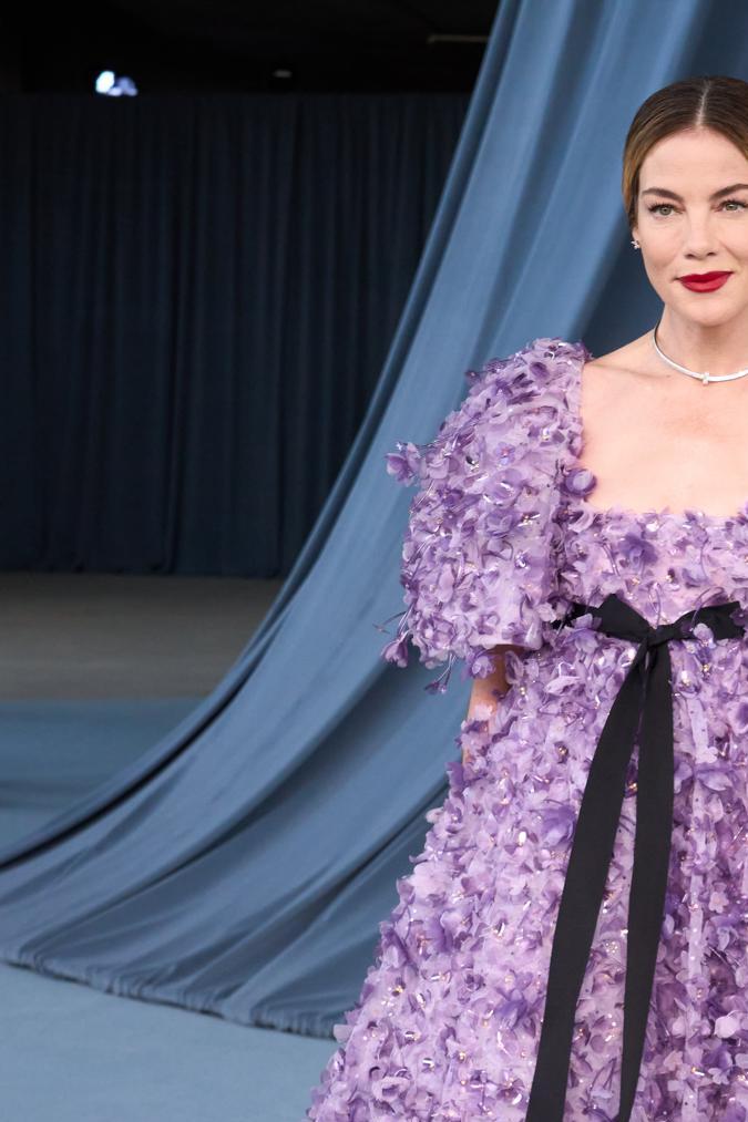 Michelle Monaghan en la alfombra azul del Academy Museum Gala.