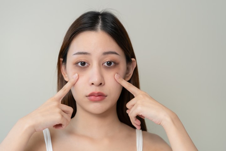 El contorno de los ojos debe cuidarse con los productos adecuados.