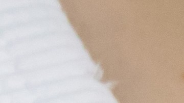 Usa selladores de puntas para cuidar tu cabello todas las noches.