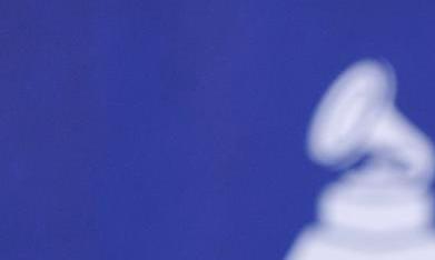 Elena Rose llevó uno de los mejores atuendos a la alfombra roja de los Latin Grammy.